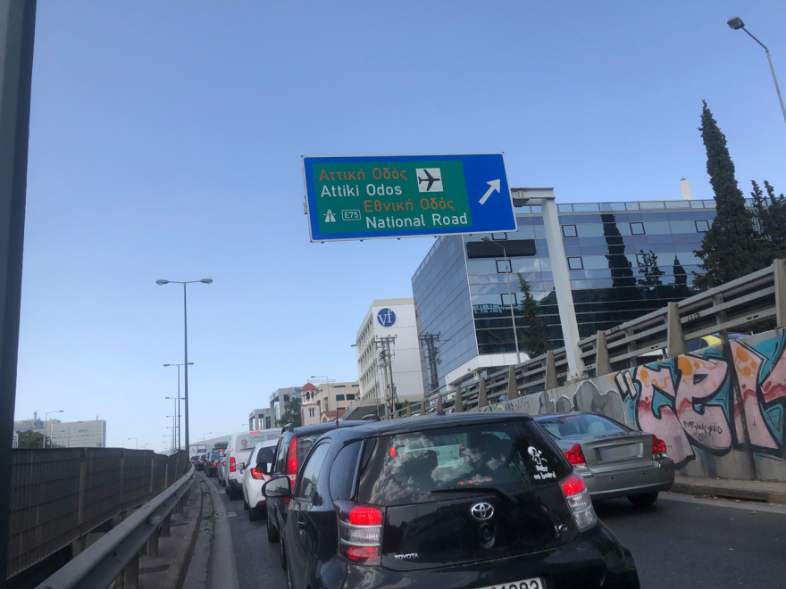 Σοβαρό τροχαίο στην Κηφισίας-Ανασύρθηκε γυναίκα χωρίς τις αισθήσεις της 