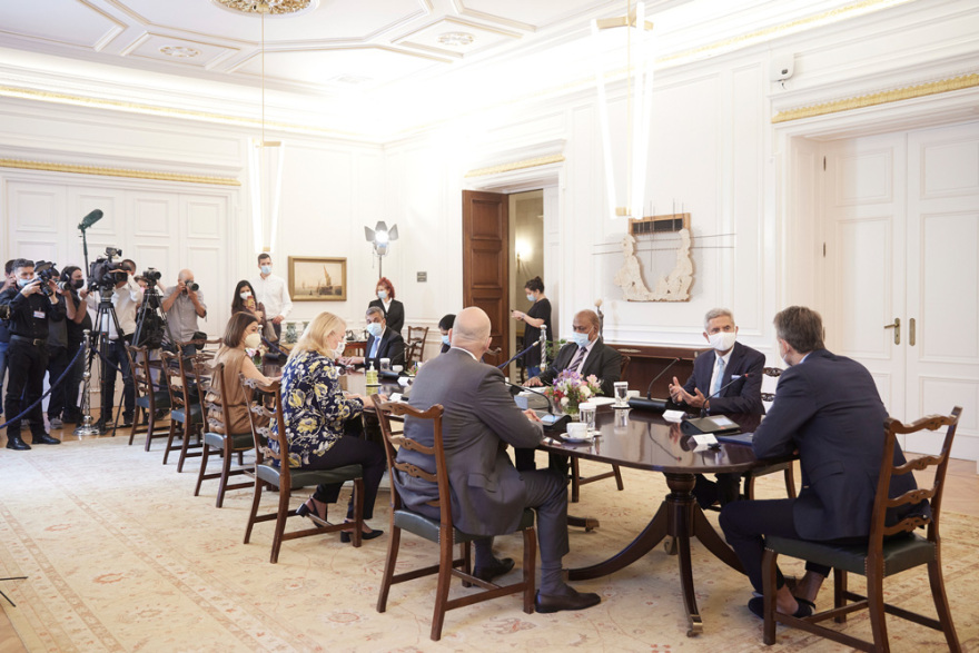 Συνάντηση Μητσοτάκη με τον Ινδό ΥΠΕΞ: Επί τάπητος η οικονομική συνεργασία