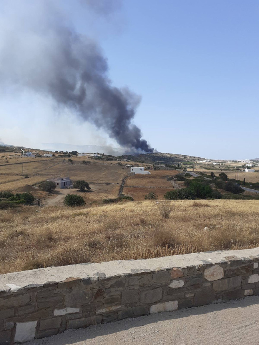 Πυρκαγιά στην Πάρο: Σε ύφεση - Χωρίς ενιαίο μέτωπο η φωτιά, διάσπαρτες οι εστίες