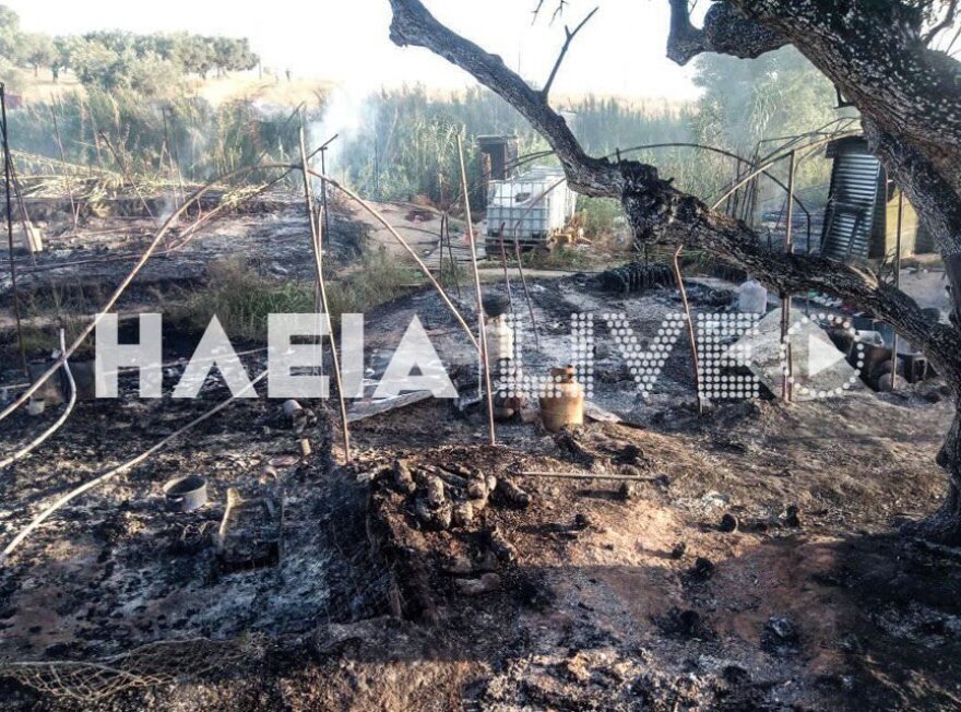 Νέα Μανωλάδα: Φωτιά σε παραπήγματα - Εκρήξεις από φιάλες υγραερίου (βίντεο - φωτογραφίες)