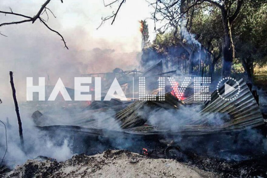 Νέα Μανωλάδα: Φωτιά σε παραπήγματα - Εκρήξεις από φιάλες υγραερίου (βίντεο - φωτογραφίες)