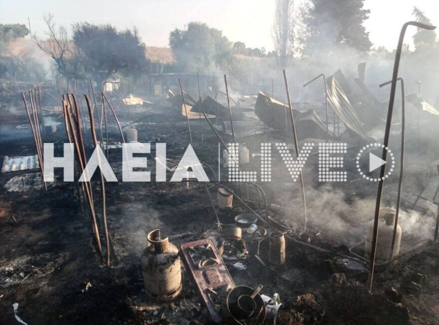 Νέα Μανωλάδα: Φωτιά σε παραπήγματα - Εκρήξεις από φιάλες υγραερίου (βίντεο - φωτογραφίες)