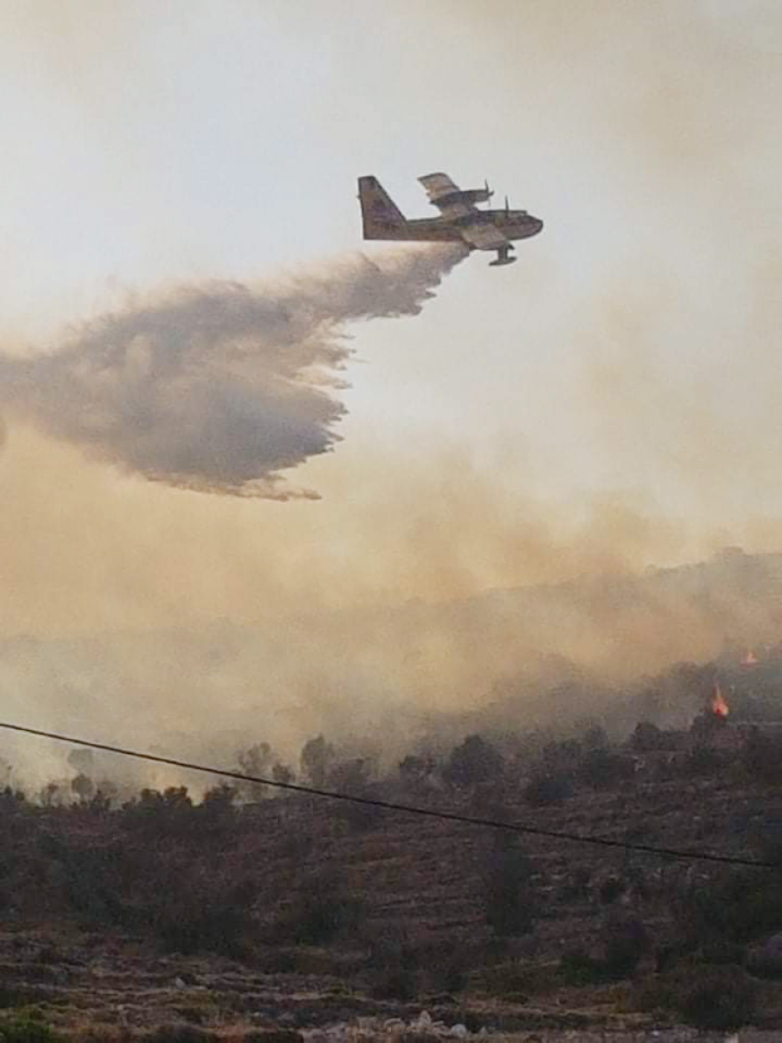 Πυρκαγιά στην Πάρο: Σε ύφεση - Χωρίς ενιαίο μέτωπο η φωτιά, διάσπαρτες οι εστίες