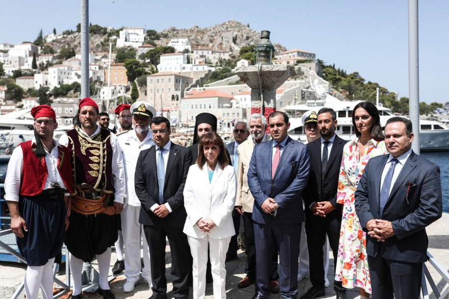 Στην Ύδρα η Πρόεδρος της Δημοκρατίας για τα «Μιαούλεια»: «Βρίσκομαι στο ξακουστό νησί των αγωνιστών της ελευθερίας»