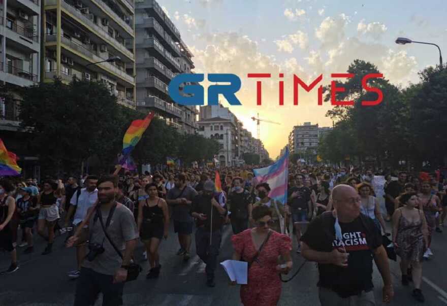 Thessaloniki Pride: Πολύχρωμη πορεία στο κέντρο της πόλης με σύνθημα «Κάτω τα χέρια από τα σώματά μας»