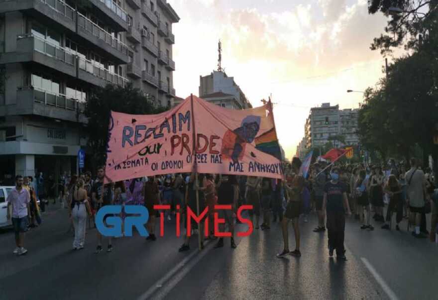 Thessaloniki Pride: Πολύχρωμη πορεία στο κέντρο της πόλης με σύνθημα «Κάτω τα χέρια από τα σώματά μας»