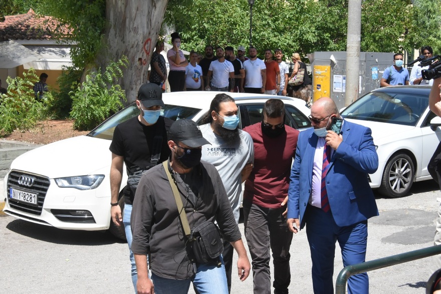 Επίθεση με βιτριόλι στη Μονή Πετράκη: Την Τρίτη στις 11 απολογείται ο ιερέας