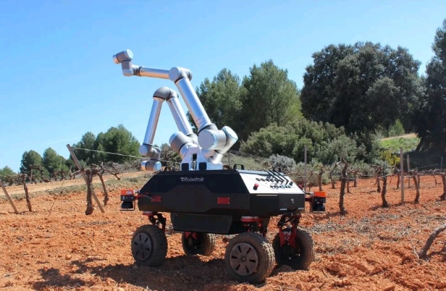 ΑΠΘ: Το ρομπότ τρυγητής «Βάκχος» πιάνει δουλειά στους αμπελώνες έξω από τη Θεσσαλονίκη