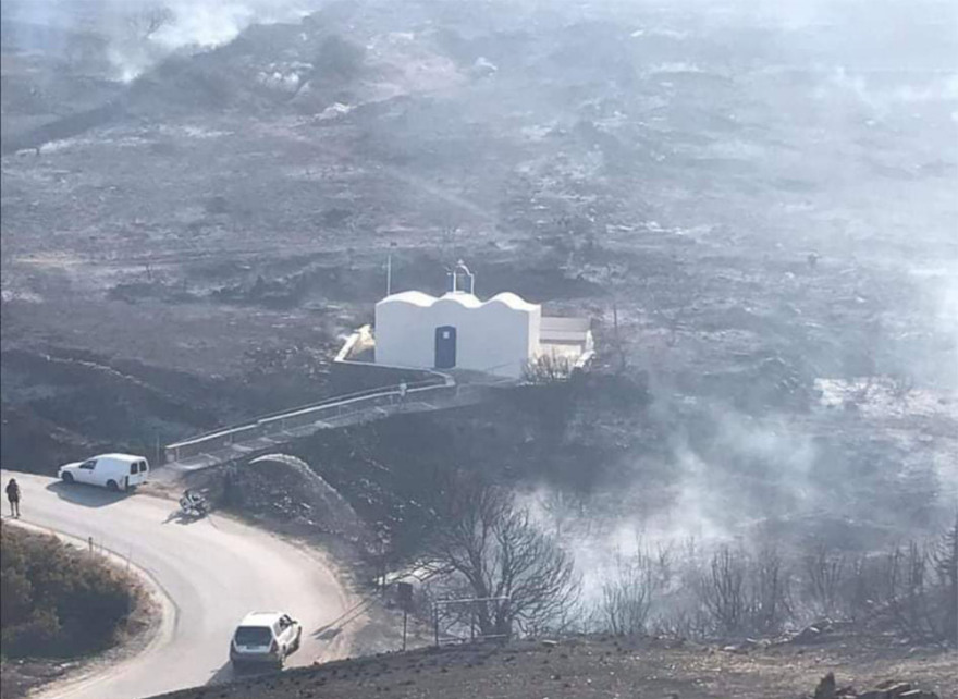 Φωτιά στην Πάρο: Πριν και μετά από την καταστροφή στο βυζαντινό μονοπάτι - Βίντεο και φωτογραφίες
