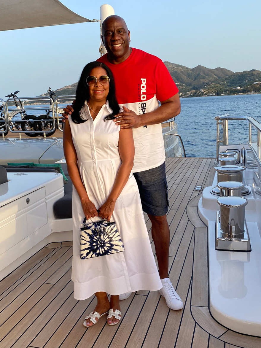 Ο Μάτζικ Τζόνσον στη Ζάκυνθο: Μετά το προσκύνημα στον Αγιο Διονύσιο ανακοίνωσε ότι αποκτά το 30% των Λέικερς!