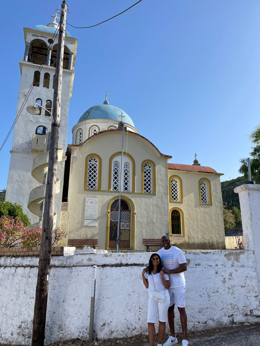 Ο Μάτζικ Τζόνσον στη Ζάκυνθο: Μετά το προσκύνημα στον Αγιο Διονύσιο ανακοίνωσε ότι αποκτά το 30% των Λέικερς!
