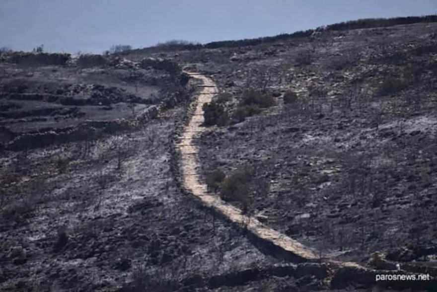 Φωτιά στην Πάρο: Πριν και μετά από την καταστροφή στο βυζαντινό μονοπάτι - Βίντεο και φωτογραφίες