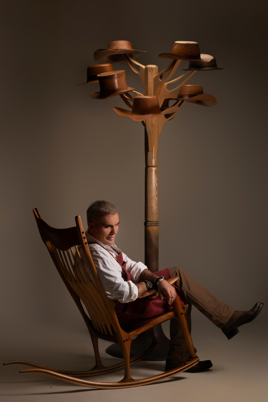 Στέλιος Ρόκκος: Παρουσιάζει έργα Τέχνης από ξύλο στο «Principote» στη Μύκονο 