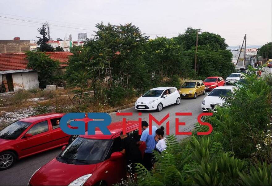 Θεσσαλονίκη: Το αδιαχώρητο στον παράδρομο της περιφερειακής από θαυμαστές του Μπαντέρας!