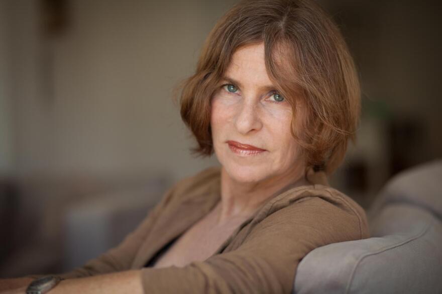 Αμος Οζ: Η ιστορία πίσω από έναν εμβληματικό συγγραφέα - Η αυτοκτονία της μητέρας, η ρήξη με την κόρη