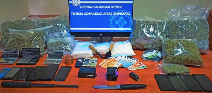 Εξάρθρωση κυκλώματος που έβαζε ανήλικο να μοιράζει ναρκωτικά - «Χτυπούσαν» ακόμη και δίπλα σε σχολεία στο Χαϊδάρι