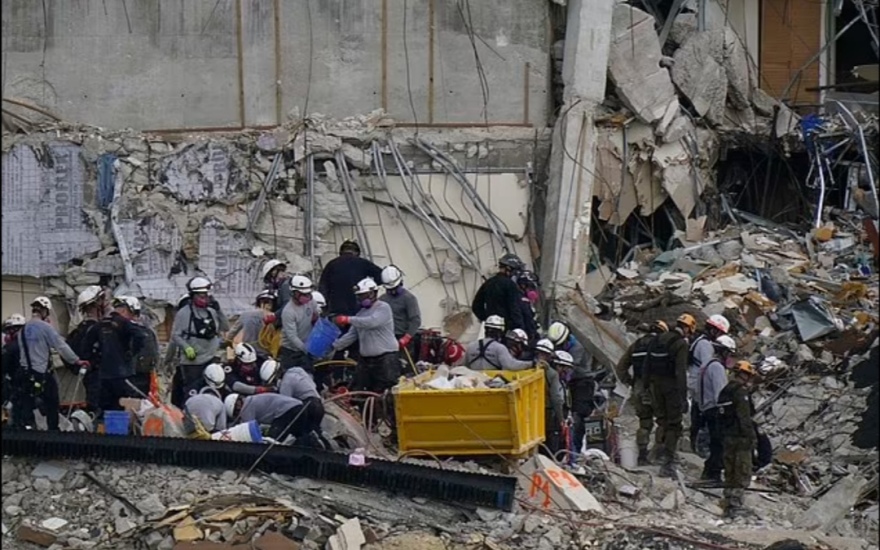 Μαϊάμι: Συγκλονιστικό βίντεο λίγα λεπτά πριν την κατάρρευση του κτηρίου - Στην πισίνα η «ρίζα» της πολύνεκρης τραγωδίας;