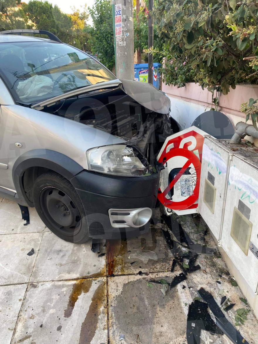 Σοκαριστικό τροχαίο με εγκατάλειψη στο Νέο Ηράκλειο 