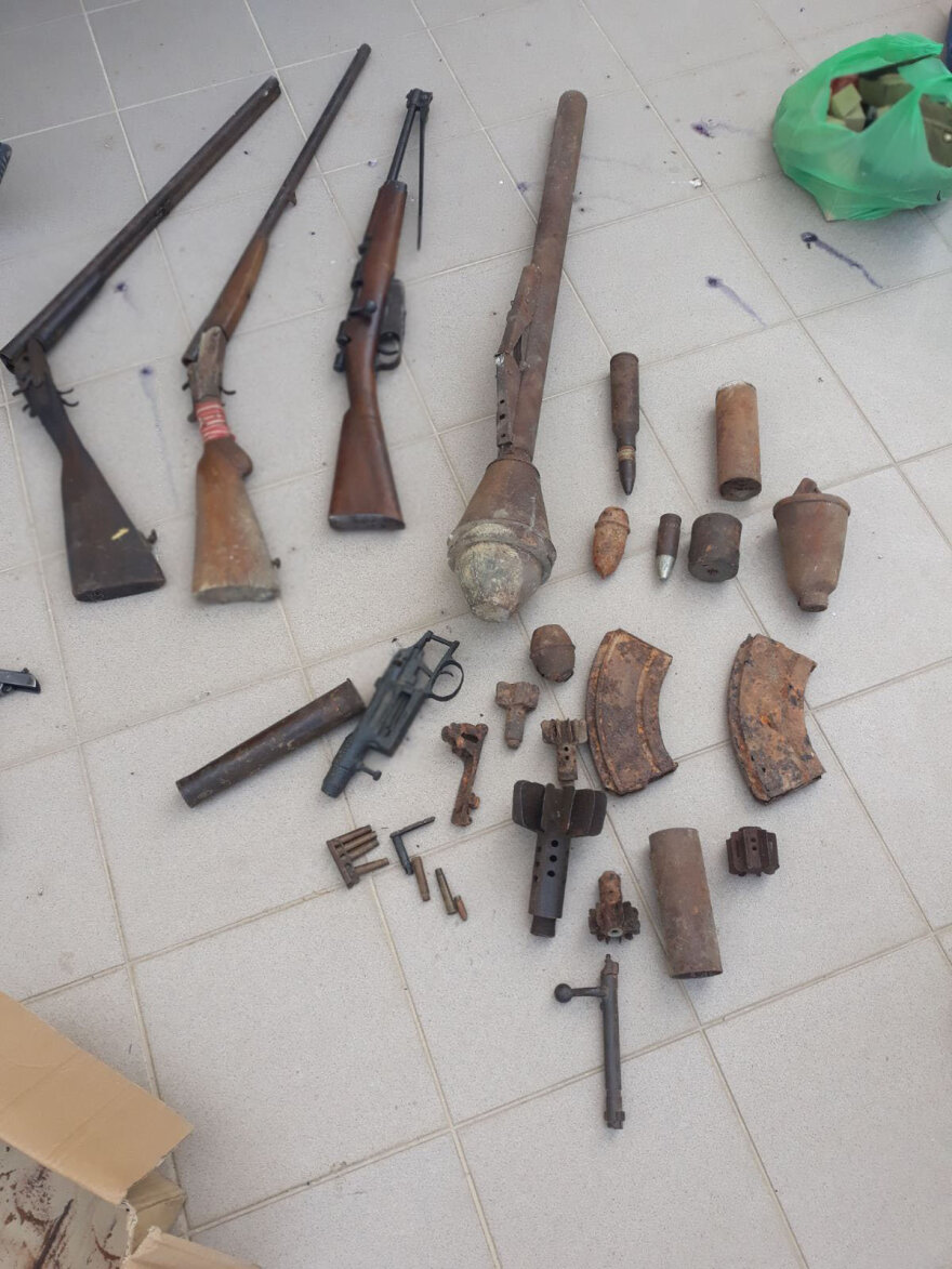 Φλώρινα: Βρήκαν οπλοστάσιο και αρχαιότητες σε σπίτι - Φωτογραφίες