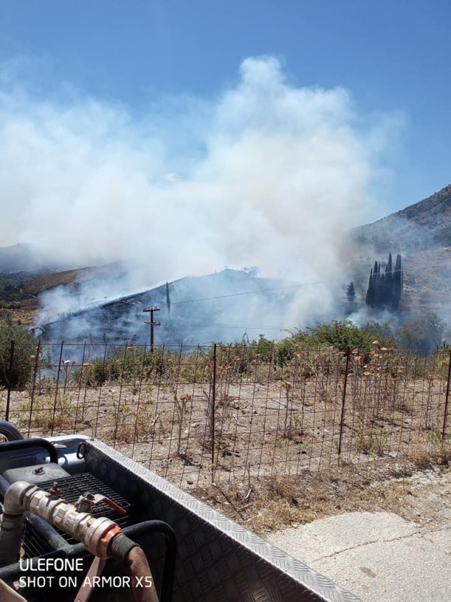 Φωτιά σε δασική έκταση στην Κεφαλονιά - Απομακρύνθηκαν κάτοικοι από την περιοχή Καπανδρίτι