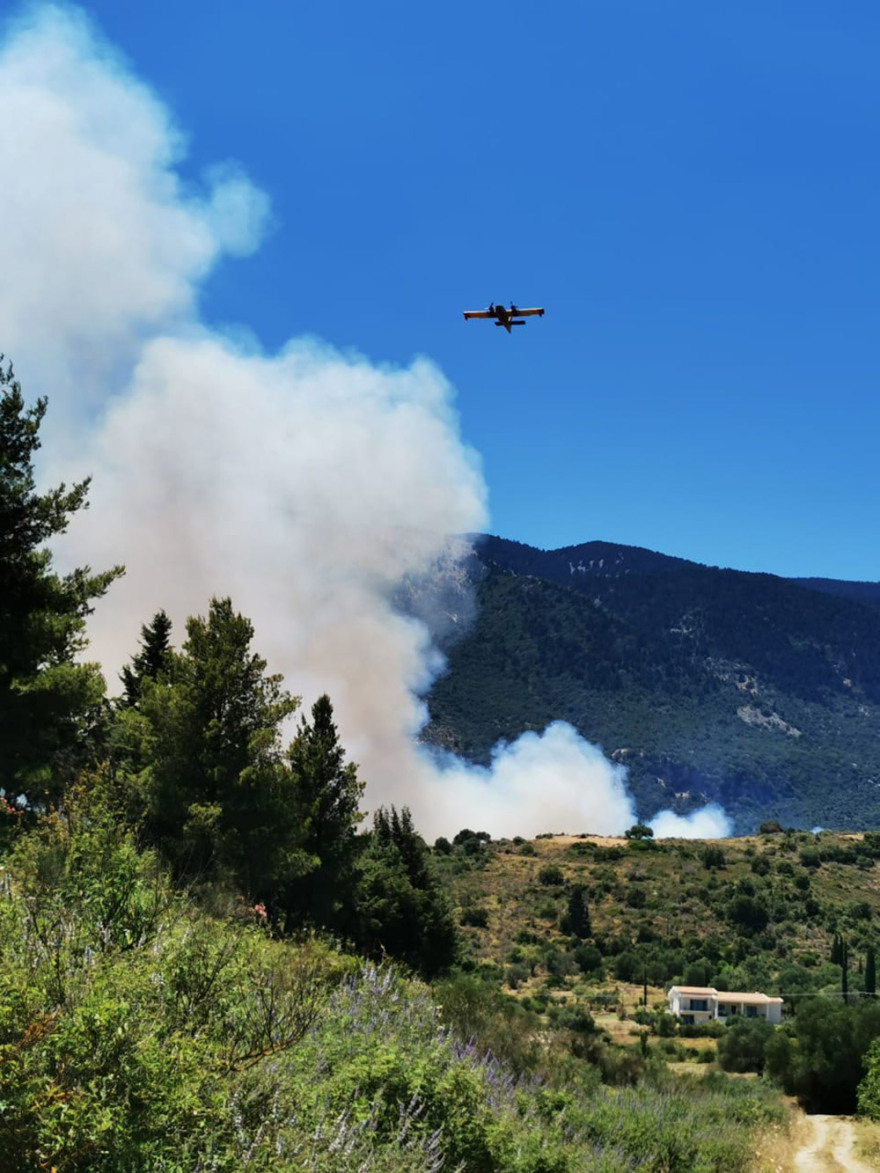 Μεγάλη φωτιά στην Κεφαλονιά: Εκκενώθηκε και δεύτερο χωριό - Ισχυροί άνεμοι 
