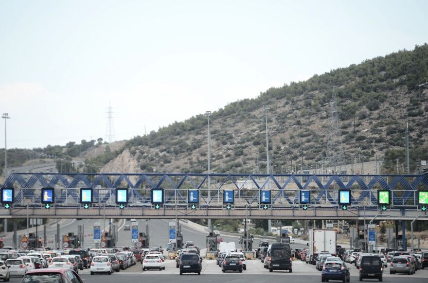 Αυξημένη κίνηση σε Ελευσίνα και Πειραιά - Όπου... φύγει, φύγει οι Αθηναίοι πριν την εφαρμογή των νέων μέτρων
