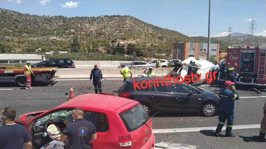 Σοβαρό τροχαίο με δύο τραυματίες κοντά στα διόδια Ισθμού - Δείτε βίντεο και φωτογραφίες