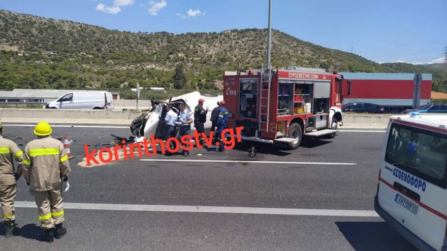 Σοβαρό τροχαίο με δύο τραυματίες κοντά στα διόδια Ισθμού - Δείτε βίντεο και φωτογραφίες