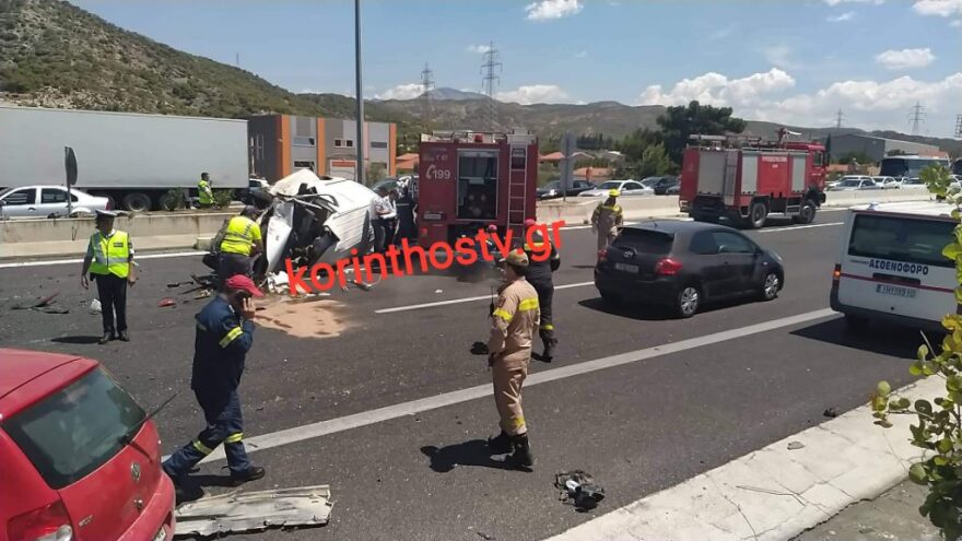 Σοβαρό τροχαίο με δύο τραυματίες κοντά στα διόδια Ισθμού - Δείτε βίντεο και φωτογραφίες