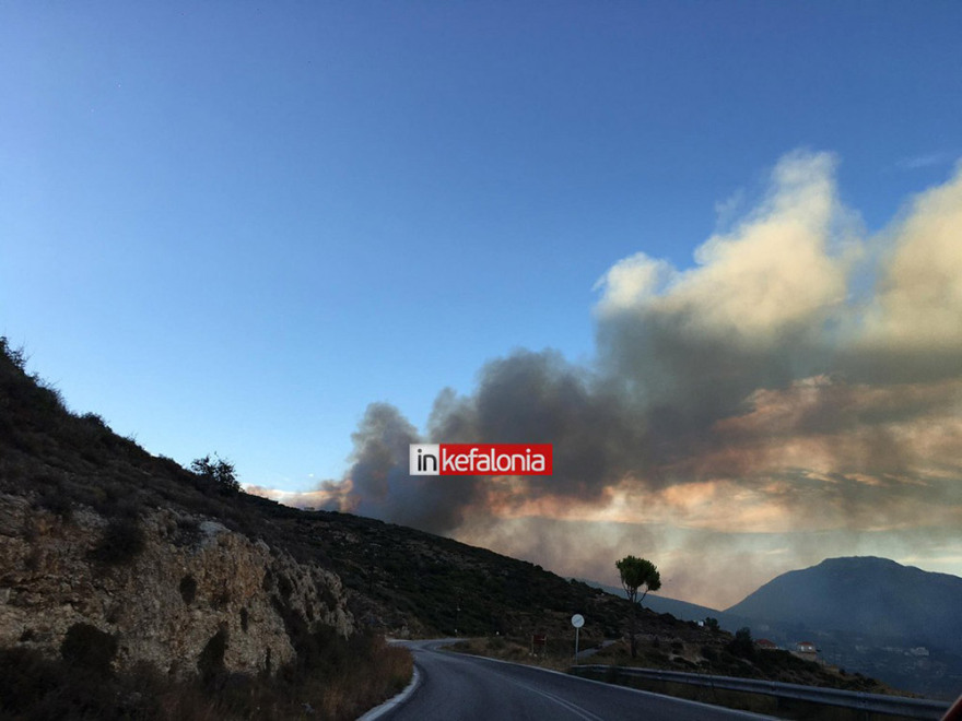 Φωτιά στην Κεφαλονιά: Καλύτερη η εικόνα - Παραμένουν ισχυρές δυνάμεις της Πυροσβεστικής