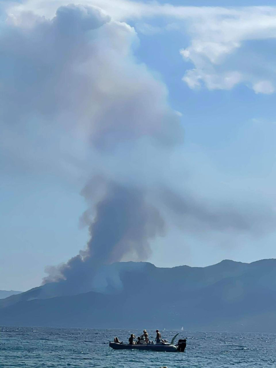 Πυρκαγιά στα Μέθανα: Καλύτερη η εικόνα, δεν εμπνέει ανησυχία, λέει η Πυροσβεστική