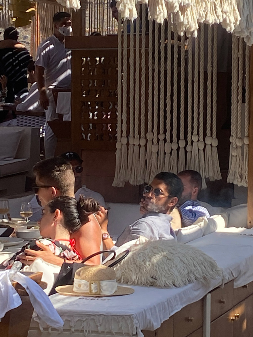 Μύκονος: Ο Μίραλεμ, ο διάδοχος του Μαρόκου και το Haut Brion των 15.000 ευρώ!