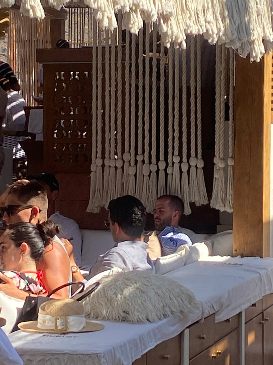 Μύκονος: Ο Μίραλεμ, ο διάδοχος του Μαρόκου και το Haut Brion των 15.000 ευρώ!