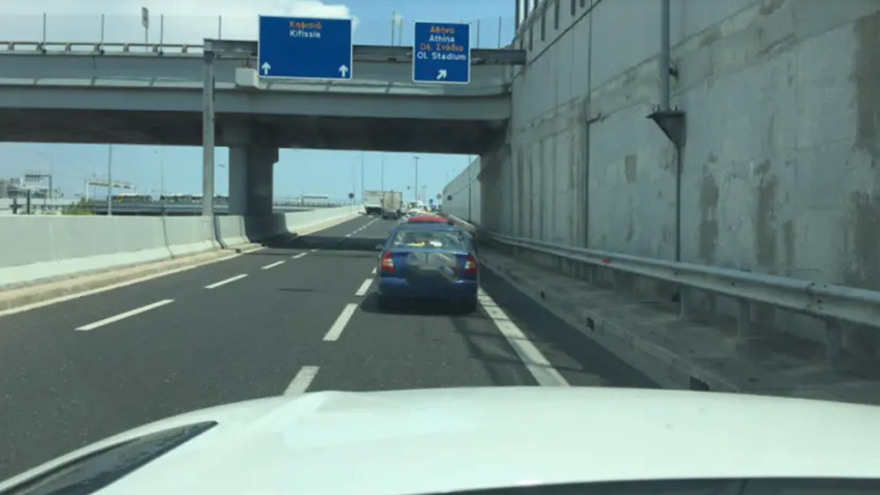Κίνηση στους δρόμους: Μεγάλο μποτιλιάρισμα τώρα στην έξοδο 11 της Αττικής Οδού, στον κόμβο Κηφισίας