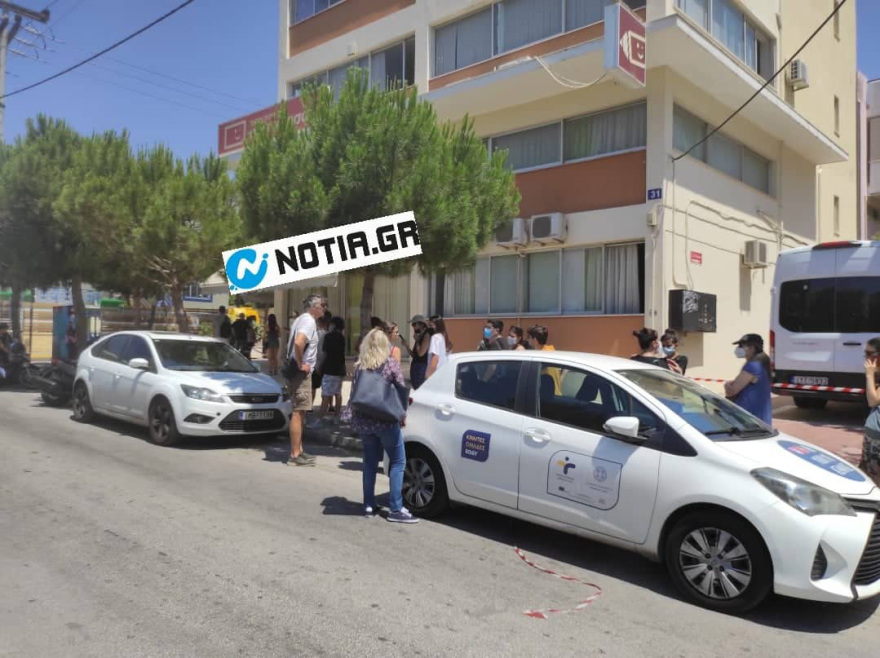 Rapid test: Ουρές και σήμερα στο Σύνταγμα