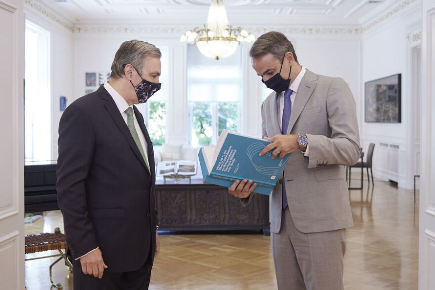 Παραδόθηκε στον πρωθυπουργό η μελέτη για το νέο Εθνικό Σχέδιο για τη Δωρεά και Μεταμόσχευση Οργάνων