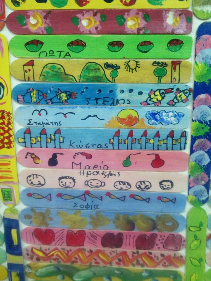 «Ο χρωματιστός μας κόσμος»: Παιδιά με ειδικές ανάγκες έφτιαξαν πίνακα για τους γιατρούς του Νοσοκομείου Γιαννιτσών