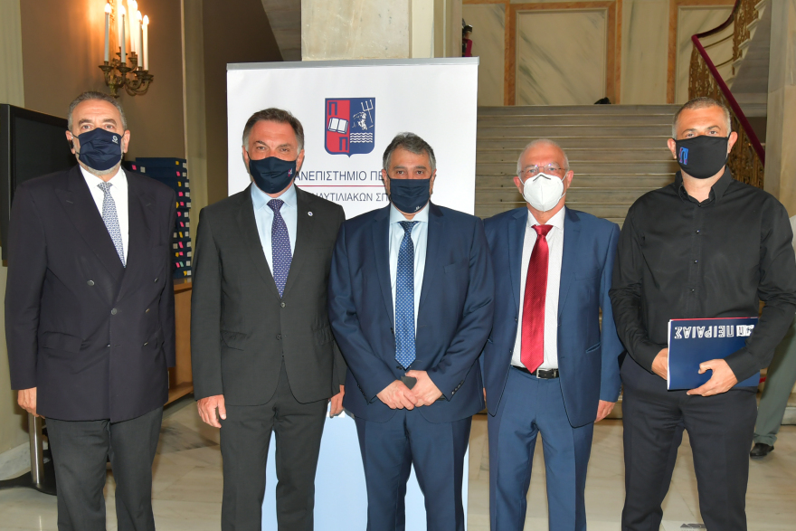 Πανεπιστήμιο Πειραιά: Ορκωμοσία αποφοίτων αγγλόφωνου μεταπτυχιακού Ναυτιλιακών Σπουδών