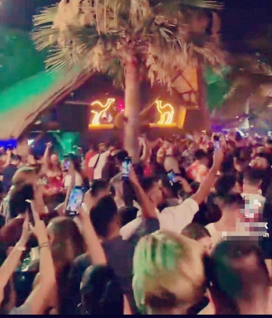 Κορωνοπάρτι του Αλίμου: Δείτε βίντεο ντοκουμέντο - 50 κρούσματα και σε μπαρ του κέντρου