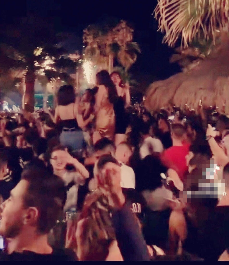 Κορωνοπάρτι του Αλίμου: Δείτε βίντεο ντοκουμέντο - 50 κρούσματα και σε μπαρ του κέντρου