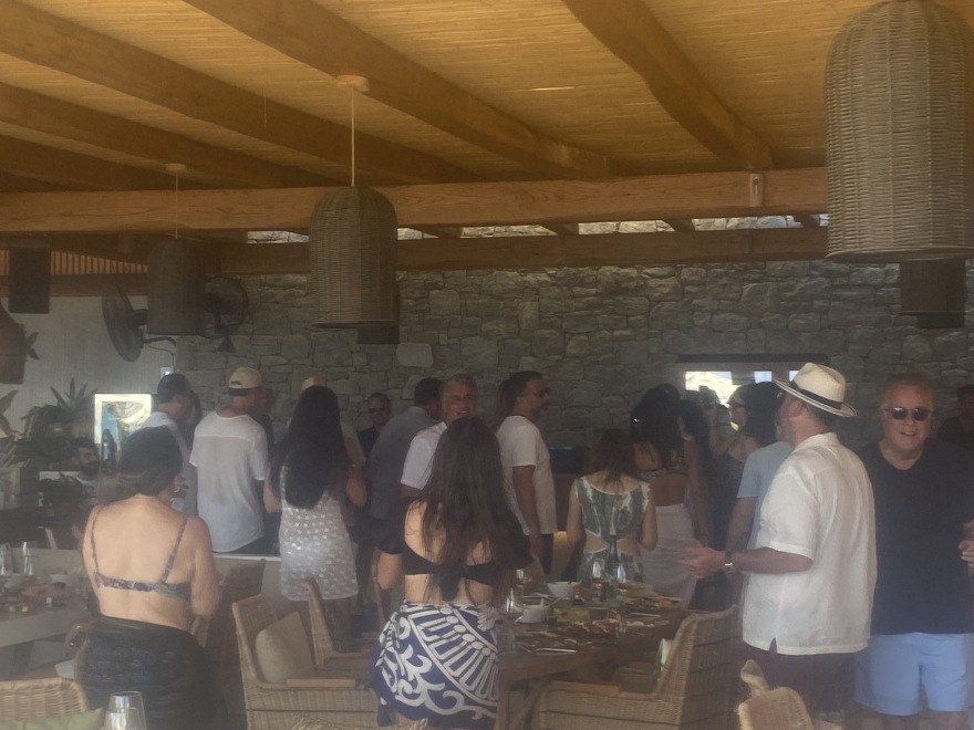 Μύκονος: Οι τεκίλες του Μπαπέ, οι επτά βίλες του Μπενζεμά και τα κοσέρ γεύματα των Ισραηλινών