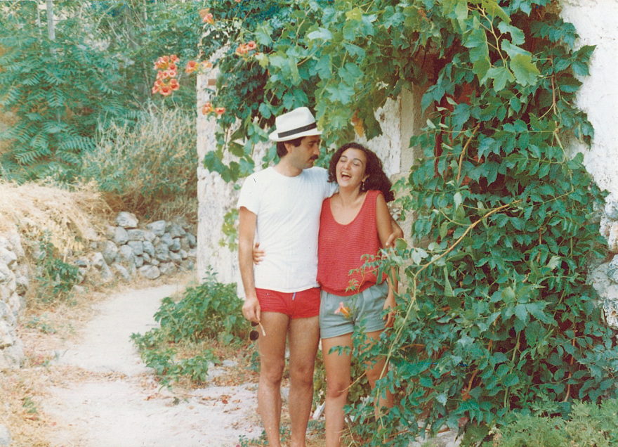 Λάκης Λαζόπουλος: Πώς το βιβλίο για την Τασούλα αποκαλύπτει έναν Λάκη που δεν ξέραμε 