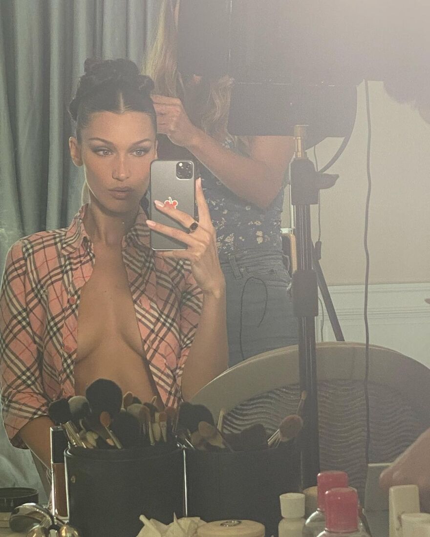 Μπέλα Χαντίντ: «Βραβείο» sexy selfie φωτογραφίας στις λαμπερές Κάννες