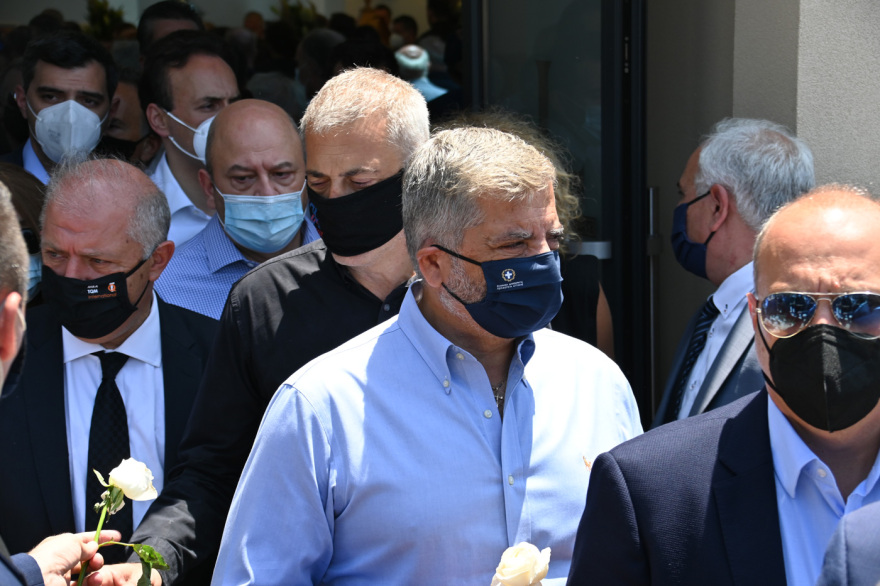 Συγγενείς και φίλοι είπαν το τελευταίο «αντίο» στον Βασίλη Τοκάκη