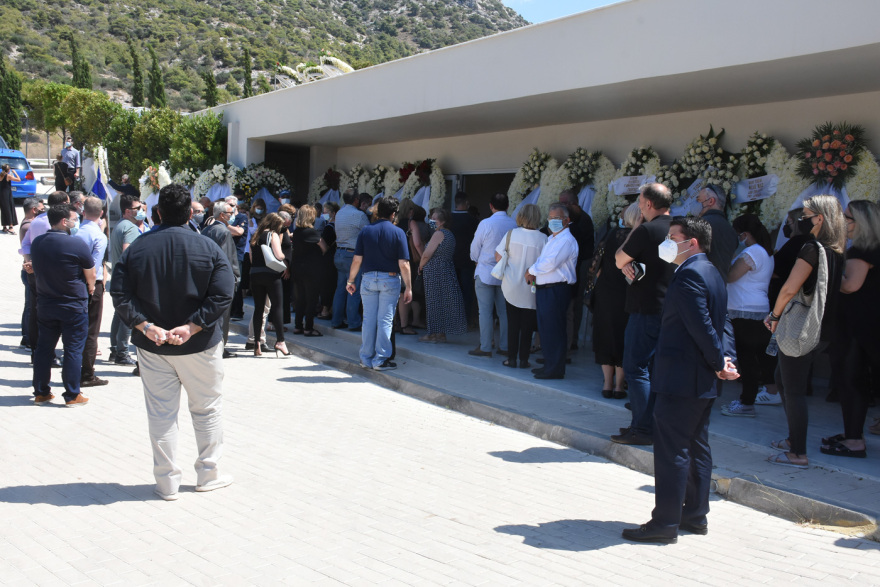 Συγγενείς και φίλοι είπαν το τελευταίο «αντίο» στον Βασίλη Τοκάκη