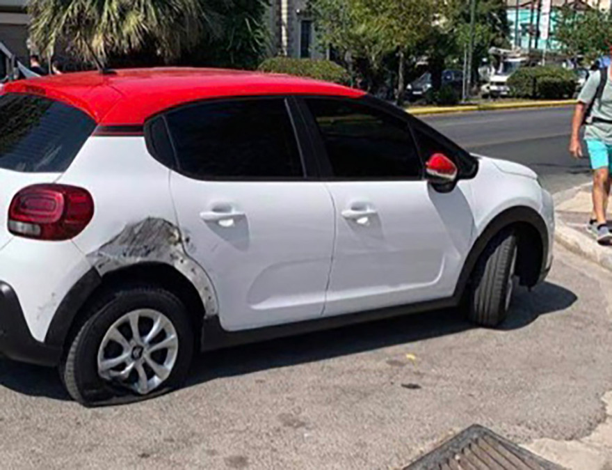 Κίνηση στους δρόμους: Μποτιλιάρισμα προκλήθηκε από ανατροπή αυτοκινήτου στη λεωφόρο Αλεξάνδρας - Live η κίνηση τώρα