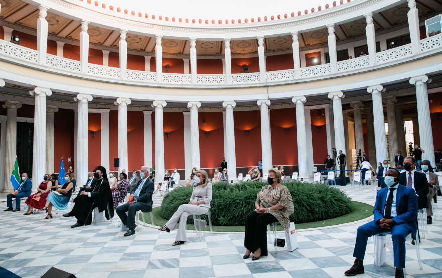 Μαριάννα Β. Βαρδινογιάννη: Κάθε άνθρωπος στον πλανήτη έχει τη δύναμη να μεταμορφώσει τον κόσμο με το αποτύπωμά του