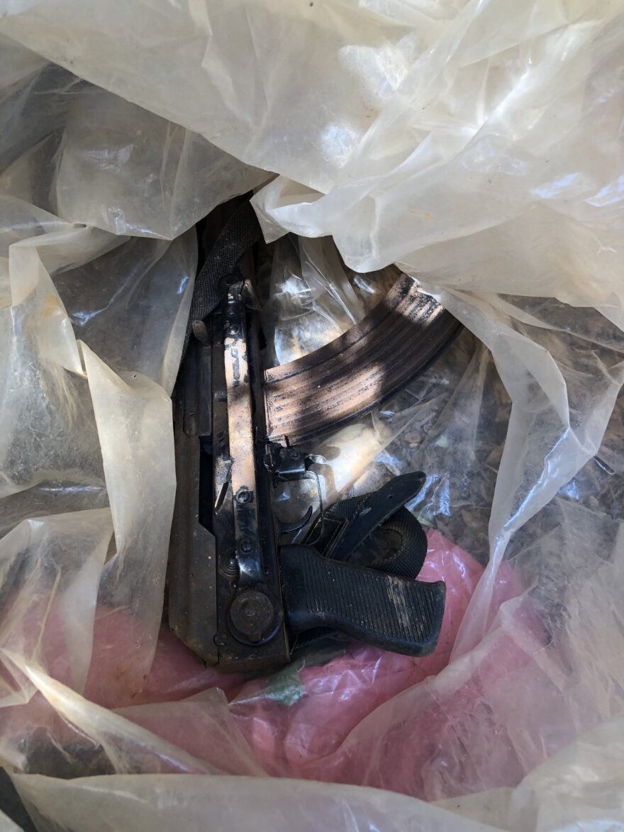 Ηράκλειο: Καλάσνικοφ και χασισοφυτεία σε εγκαταλελειμμένο κτήριο