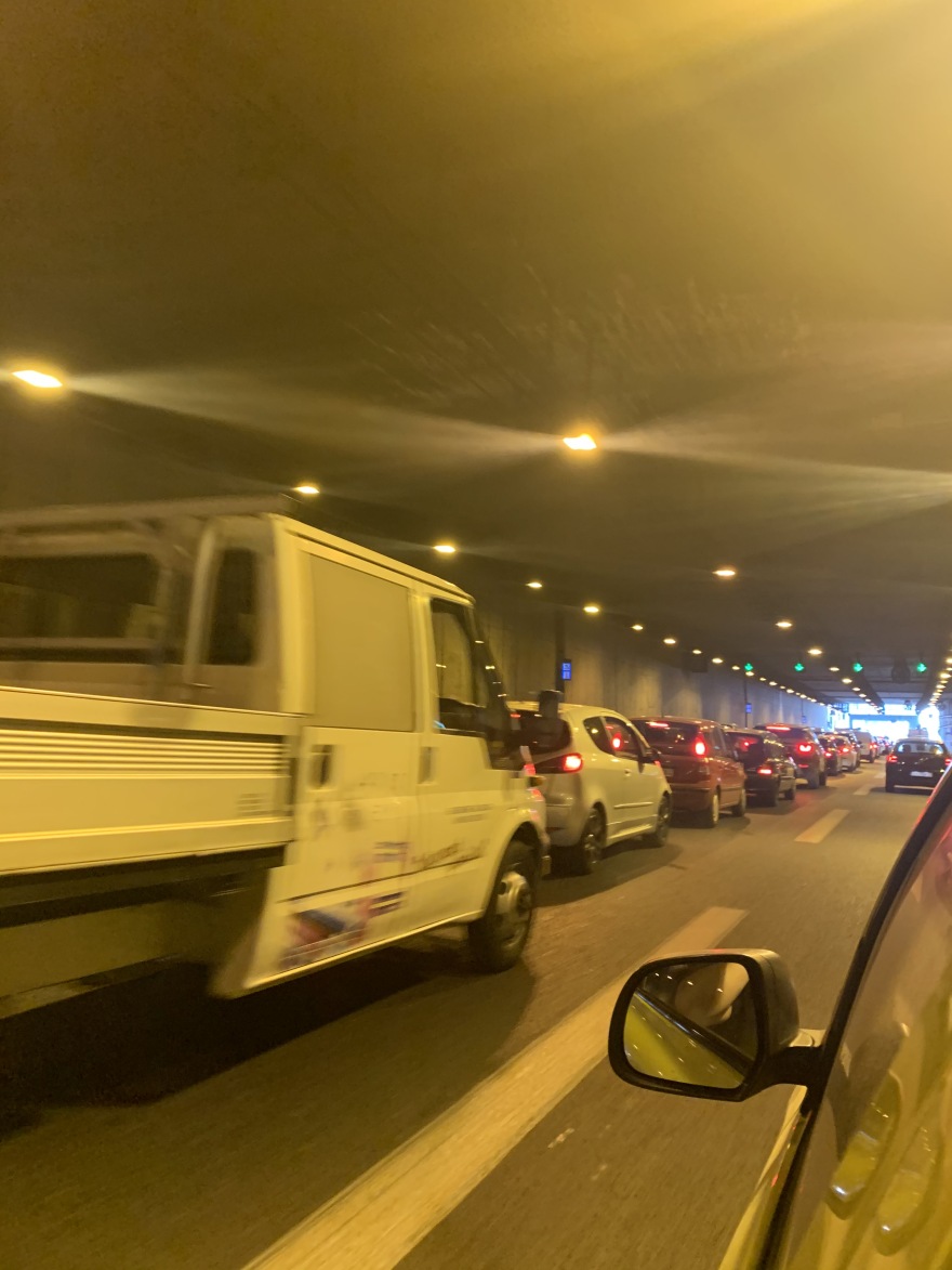 Κίνηση στους δρόμους: Μποτιλιάριασμα στην Αττική Οδό - Με δυσκολία η κίνηση των οχημάτων