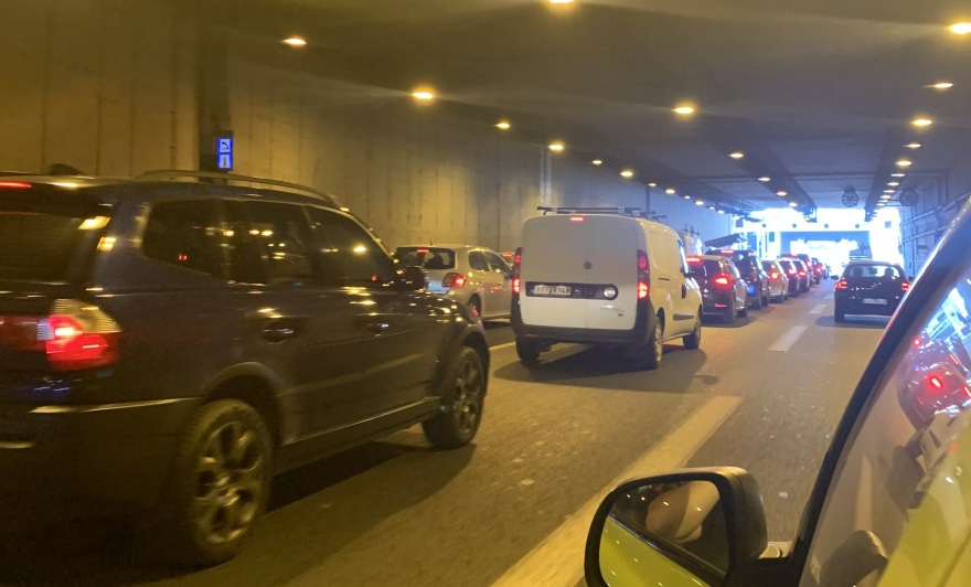 Κίνηση στους δρόμους: Μποτιλιάριασμα στην Αττική Οδό - Με δυσκολία η κίνηση των οχημάτων